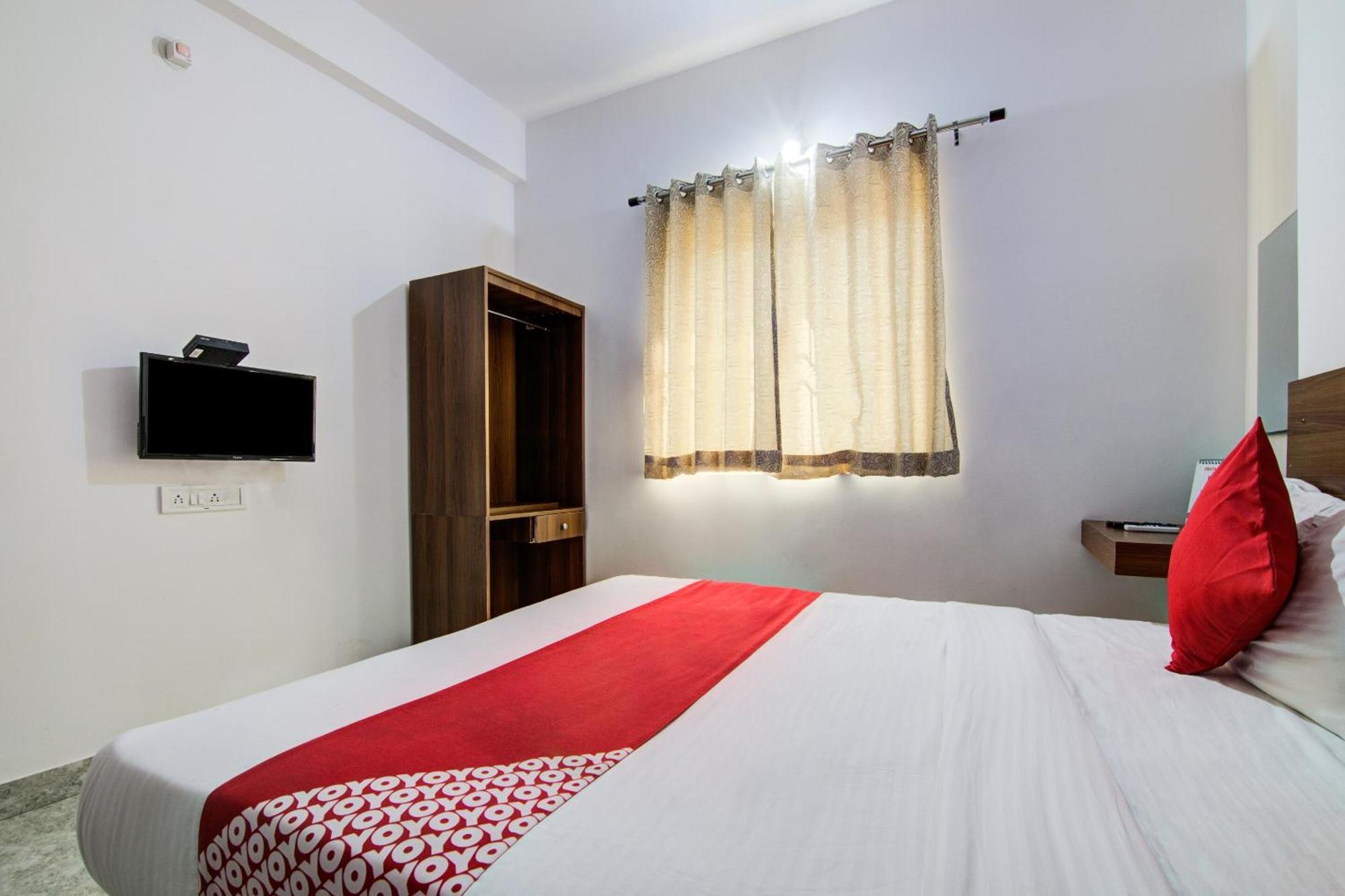 Super O Varcity Comforts Near Ragigudda Sri Prasanna Anjaneyaswamy Temple होटल 3*