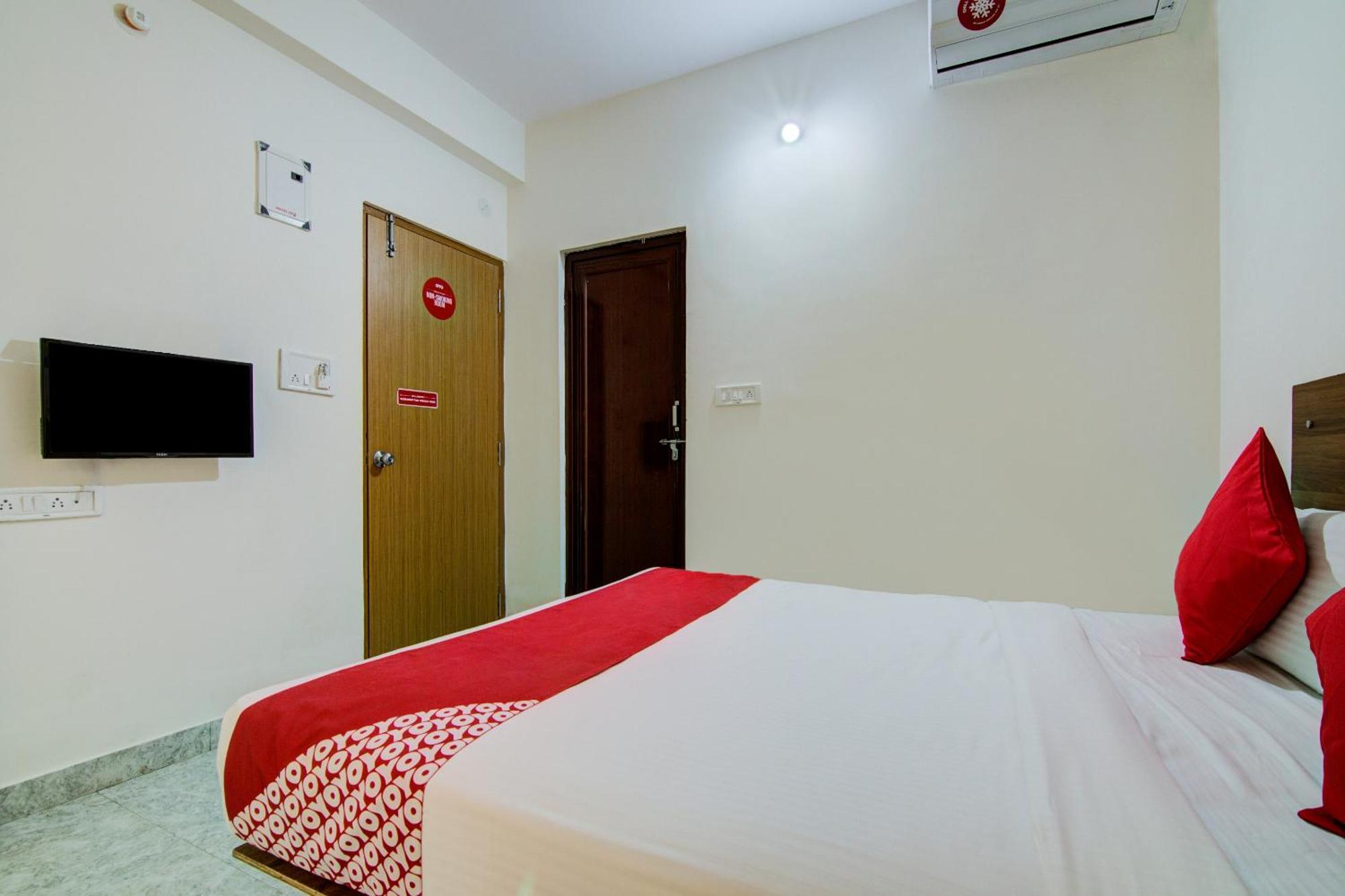 Super O Varcity Comforts Near Ragigudda Sri Prasanna Anjaneyaswamy Temple होटल 3*