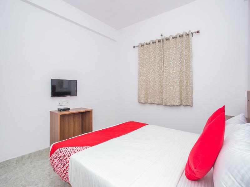 Super O Varcity Comforts Near Ragigudda Sri Prasanna Anjaneyaswamy Temple Hotel 3*